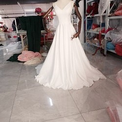 エレガント ウエディングドレス キャミソール  Vネック  ロングトレーン花嫁/結婚式 1枚目の画像
