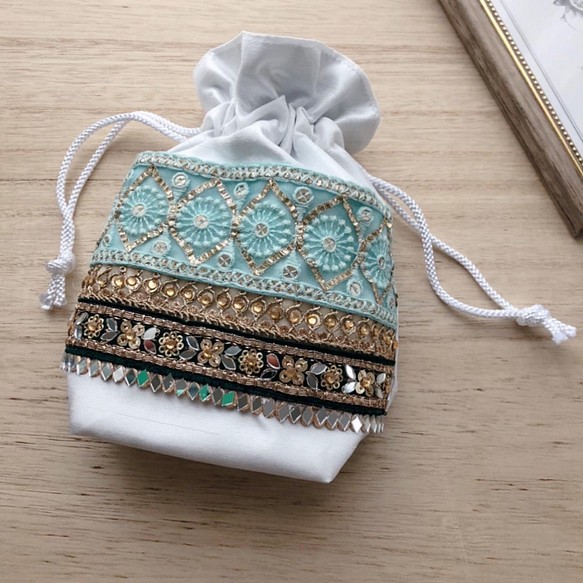 【luxury pouch G】インド刺繍　巾着ポーチ　リゾート 1枚目の画像