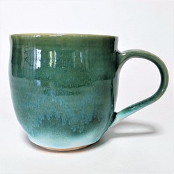 エメラルドグリーンのマグカップ（大きめ） 1枚目の画像