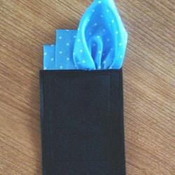 メンズポケットチーフ　ライトブルー水玉ホワイト　つぼみコンビ 1枚目の画像