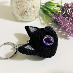 キラキラおめめの黒猫キーホルダー＊あみぐるみ☆受注製作品 1枚目の画像