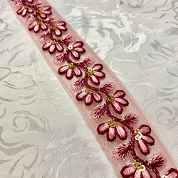 インドの刺繍リボン ピンクの花の刺繍 1枚目の画像