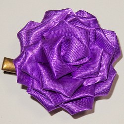 《一点物》紫　パープル　 バラ ヘアクリップ ２wayクリップ サテン 光沢 きれい　シック　ブローチ   　 1枚目の画像