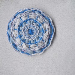 手織り・丸織りのブローチ 1枚目の画像