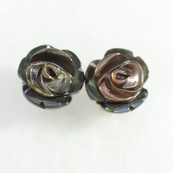（1 件）黑殼玫瑰耳釘（8 毫米，鈦金屬耳釘） 第1張的照片