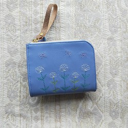 刺繍革財布『White Flowers』はなだLightBlue（牛革）二つ折りミニ財布 1枚目の画像