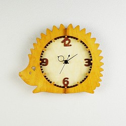 「はりねずみ」木製掛け時計　 1枚目の画像