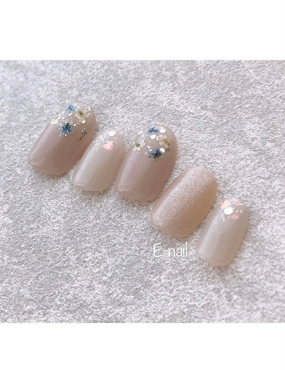 ブルーの押し花 ネイルチップ フラワーネイル 夏 青 大人ネイル ブライダル ネイルチップ ネイルシール E Nail 通販 Creema クリーマ ハンドメイド 手作り クラフト作品の販売サイト