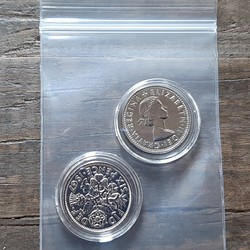 幸せのシックスペンス イギリス 2個セット ラッキー6ペンス 本物古銭英国コイン  コインカプセル付き 美品です 1枚目の画像