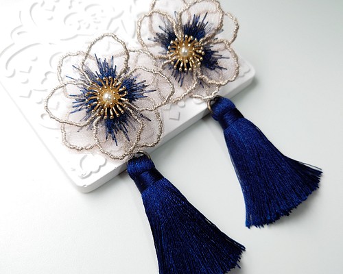 紫陽花の約束 Color2:紺 刺繍ピアス 大ぶり ウェディング 結婚式