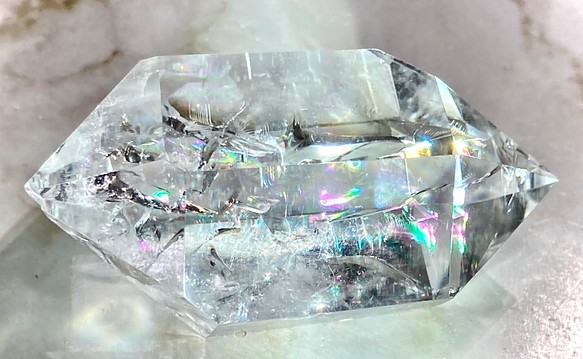 レインボー✨クリスタル 水晶 ダブルポイント - 天然石
