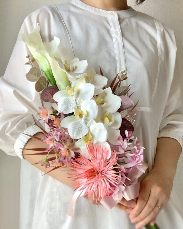 【再販】白×くすみピンクの大人っぽブーケ　胡蝶蘭とカラーのアーティフィシャルフラワーブーケ　和装洋装どちらにも