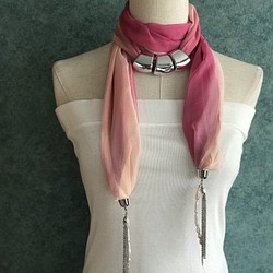 ラリエット グラデーション スカーフ ピンククリーム 1枚目の画像