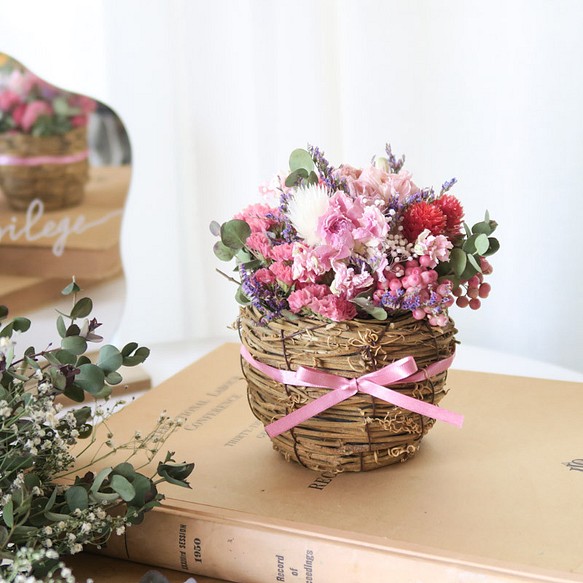 母の日フラワー【2023母の日】【特集掲載】sweet pink mini flower basket ドライフラワー 1枚目の画像