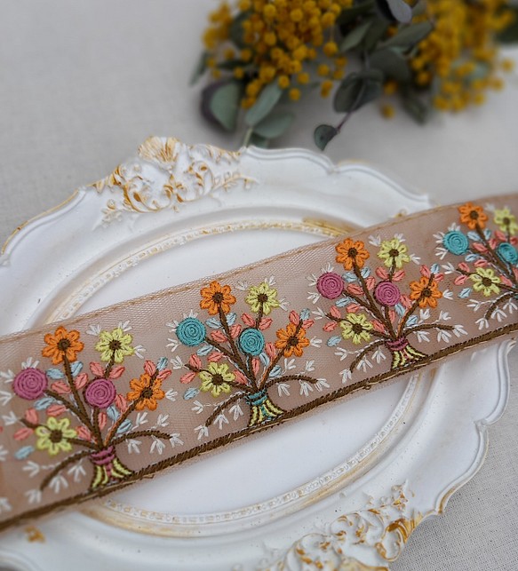インド刺繍リボンno.163 (25cm・花のブーケ・花束・ニュアンスカラー・チロリアンテープ・ハンドメイド素材) 1枚目の画像