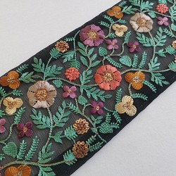 インド刺繍リボン 草花 ジョーゼット 黒 1枚目の画像