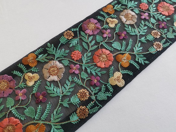 インド刺繍リボン 草花 ジョーゼット 黒 1枚目の画像