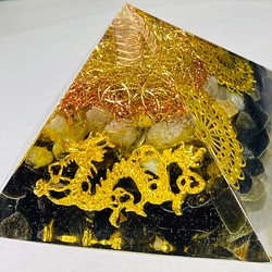 [Mayoke / Kinun UP] 龍黃金比例金字塔型 Orgonite 第1張的照片