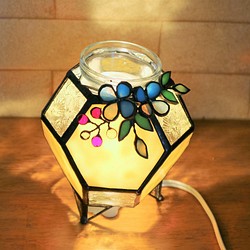 ミルクガラスのアロマランプ(花付き) 1枚目の画像