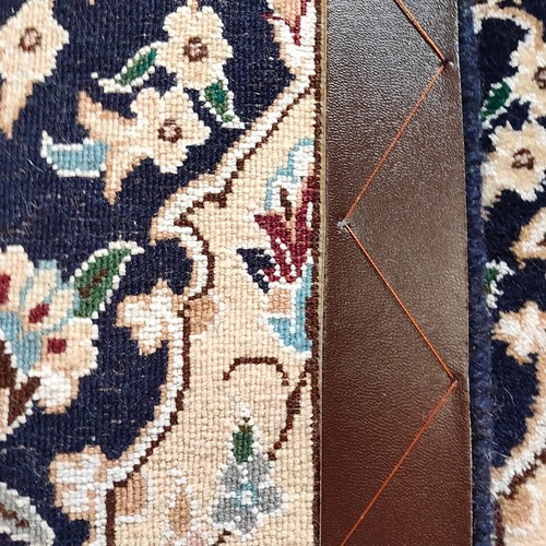 ペルシャ絨毯 ナイン産 マット ブルー（ネイビー） 83×52cm オアシス柄 