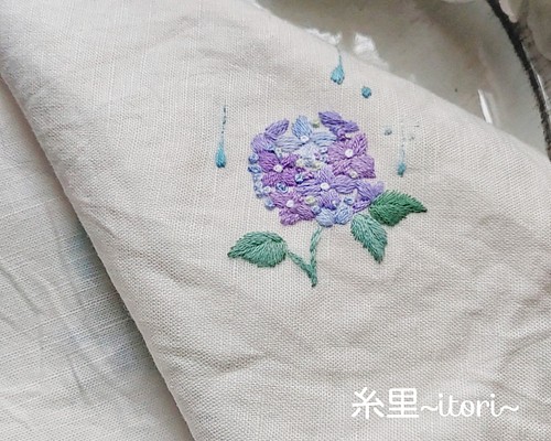 手刺繍ハンカチ「紫陽花」 ハンカチ・手ぬぐい 糸里~itori~ 通販