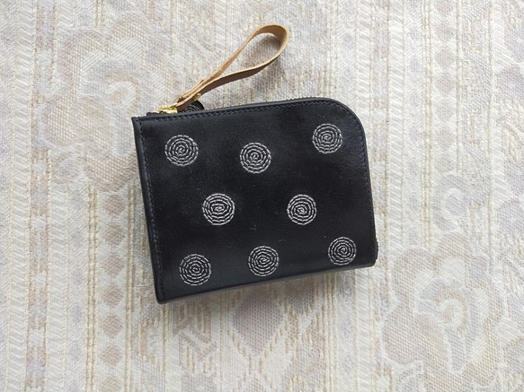 刺繡皮革錢包“SHABON”Cowhide BLACK x“Ivory”（雙折迷你錢包） 第1張的照片