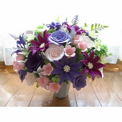 紫とピンクのグラデーション★バラとカンパニュラとクレマチスのフェルトフラワー アレンジメント 1枚目の画像