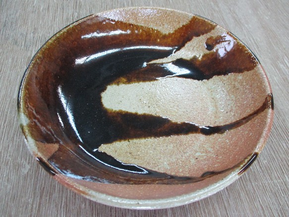 まき窯焼成　鉄釉　深皿 1枚目の画像