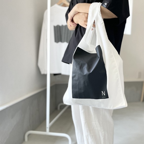 リサイクルポリエステル　Nプリント&メッシュポケット付　ショッピングバッグ【ホワイト】 1枚目の画像