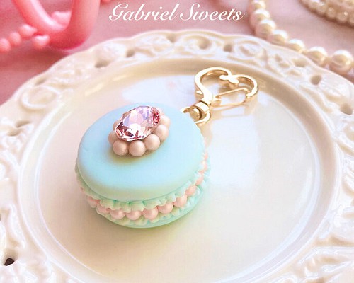 princess macaron キーホルダー〔水色マカロン×ピンクビジュー