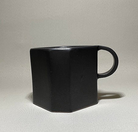 四角形のマグカップ（ブラック） 1枚目の画像