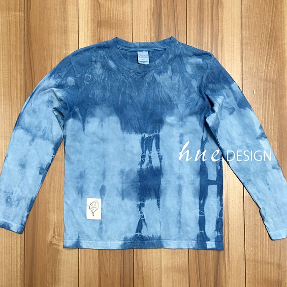 Tシャツ長袖 藍色　レディースLサイズ(メンズXSサイズ) no.31オリジナル 藍染 絞り 手染め ロンT カジュアル 1枚目の画像