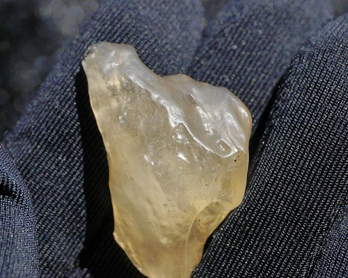 天然石リビアングラス(サハラ砂漠産)約5.2g約32mm 隕石由来の