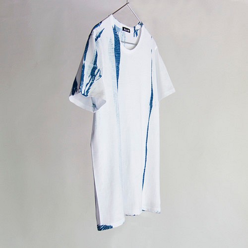 手絞り藍染め Tシャツ  X011 1枚目の画像