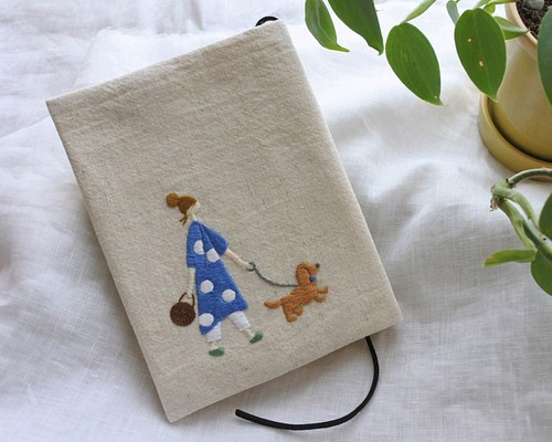 わんこと女の子　刺繍　文庫本　ブックカバー