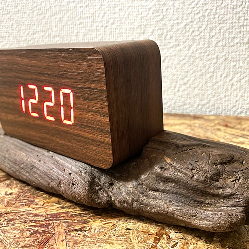 ニトリデジタル時計 ホルツ（M）専用 流木で作った飾り置き台 掛け時計