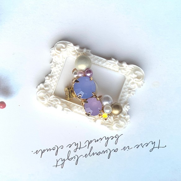 紫陽花カラーのアクリルビジューイヤーカフ イヤリング 右耳用  パープル ブルー くすみカラー 1枚目の画像