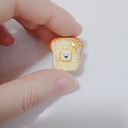 クラウンバタートーストのブローチ☆(笑顔) 1枚目の画像