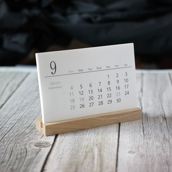 22年9月 23年10月 ナチュラル木製スタンドの卓上カレンダー カレンダー Greengables 通販 Creema クリーマ ハンドメイド 手作り クラフト作品の販売サイト