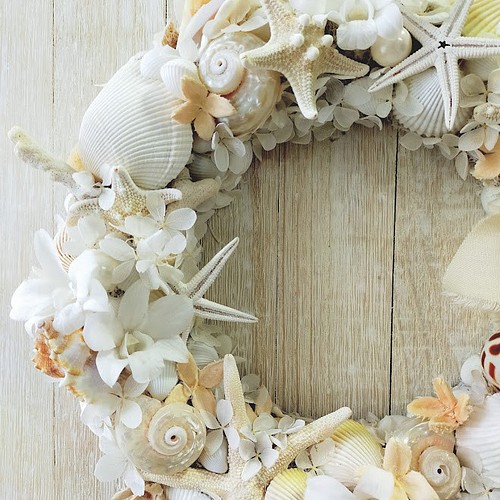 再販】白い貝殻のリース 海の天然素材 シェルリース 夏 洗練された白い 