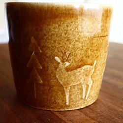 マグカップ（木と鹿柄） 1枚目の画像