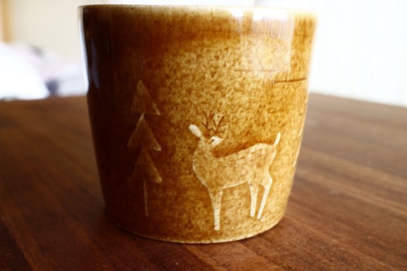 マグカップ（木と鹿柄） 1枚目の画像