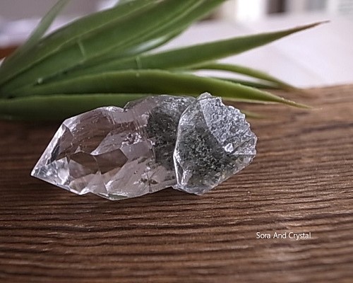 ヒマラヤ水晶 天然石 クリスタル 原石 n710-