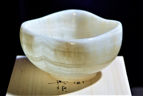 抹茶茶碗　『月光　Ⅱ』天然石オニックスの茶碗　　彫刻家による手彫りの器 1枚目の画像