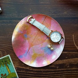 【ONLY ONE ART】アートトレイ（ピンク／サークルS)　天然の葉を用いるボタニーペインティング装飾 1枚目の画像