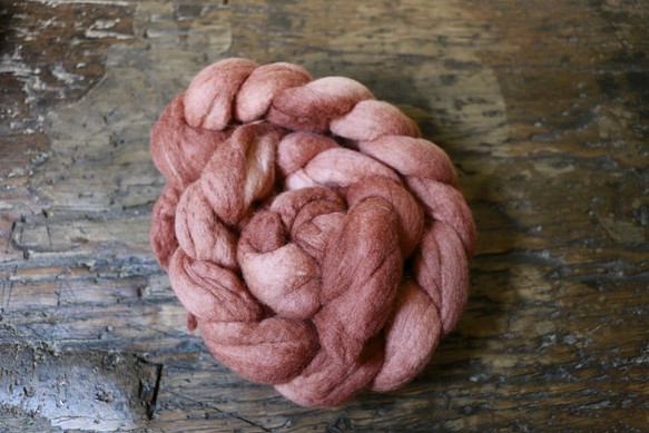 手染め羊毛ロービング100ｇ　エクストラファインメリノ19.5マイクロン r1121　　 1枚目の画像