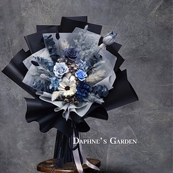 有個花園Daphne’s Garden｜冷色厄瓜多永生玫瑰花束（加大款） 第1張的照片