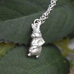 偷搬紅蘿蔔的兔子 | 純銀項鍊 細項鍊 森林系 立體動物 手工銀飾 第2張的照片