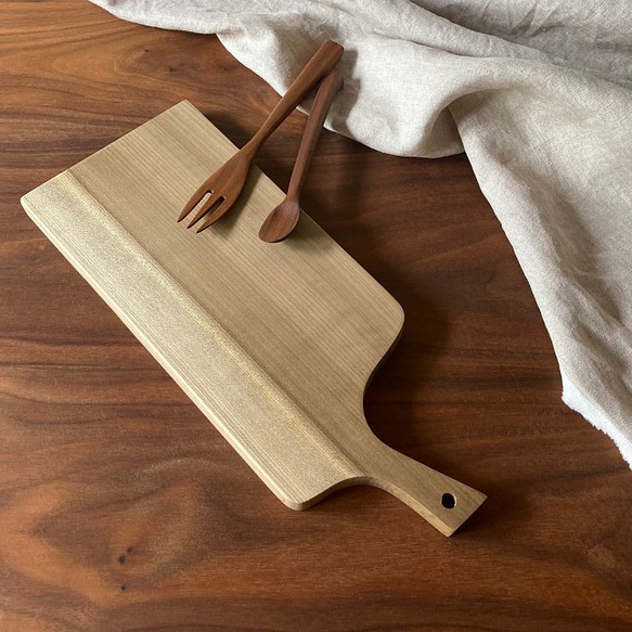 手作りの朴の木のカッティングボード まな板 - 調理器具