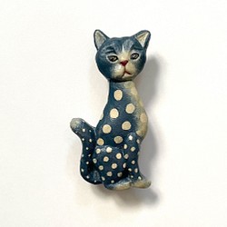 立体ブローチ(水玉座り猫) 1枚目の画像